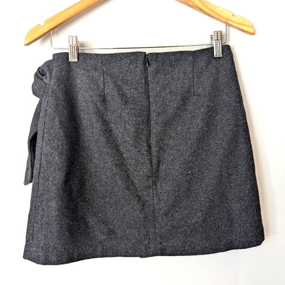 Wilfred Aritzia Wool Cashmere Front Twist Tie Mini Skirt Gray Herringbone Sz 6 - Picture 2 of 10
